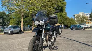 Moto Guzzi V85 TT (2021 - 23)  (6)