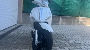 Piaggio Beverly 300 Hpe (2021) 