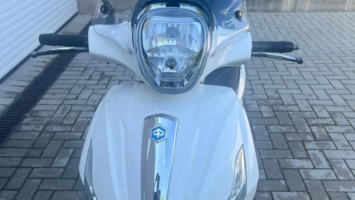 Piaggio Beverly 300 Hpe (2021)  (2)
