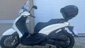 Piaggio Beverly 300 Hpe (2021)  (3)
