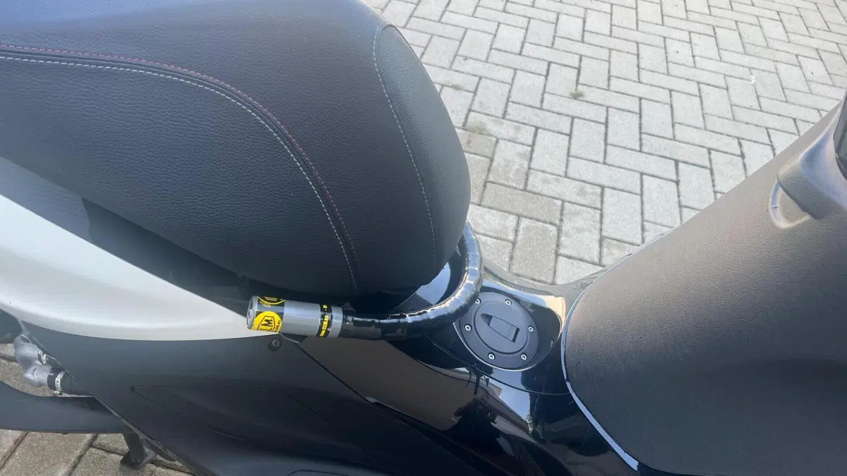 Piaggio Beverly 300 Hpe (2021)  (4)