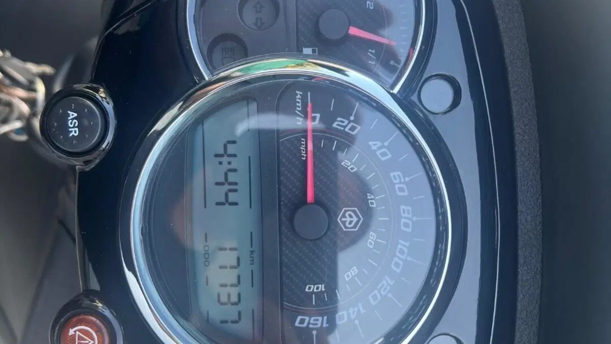 Piaggio Beverly 300 Hpe (2021)  (5)