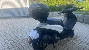 Piaggio Beverly 300 Hpe (2021)  (6)