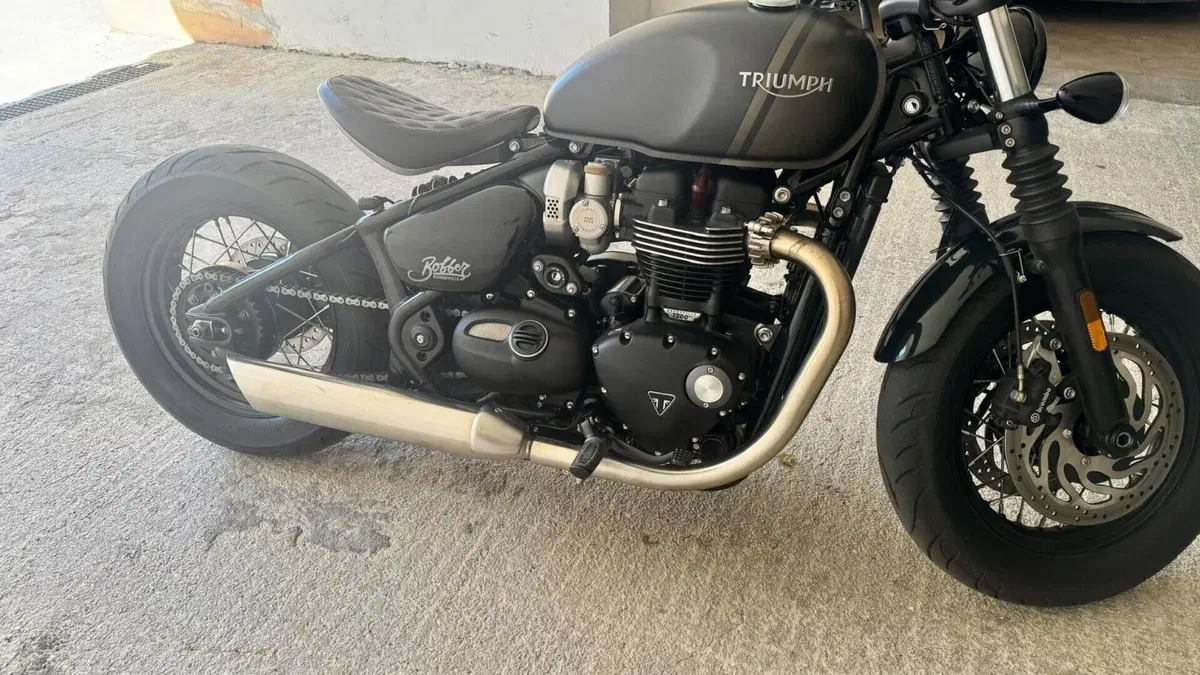 Triumph Bonneville Bobber 1200 (2021 - 25)  (3)