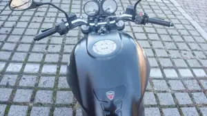 Ducati Monster 695 (2006 - 08)  (5)
