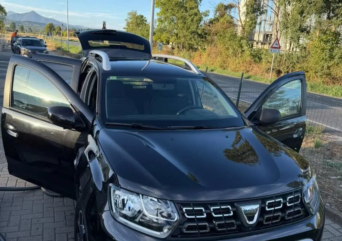 Dacia Duster 1.0 TCe 100 CV ECO-G 4x2 15th Anniversary (4)