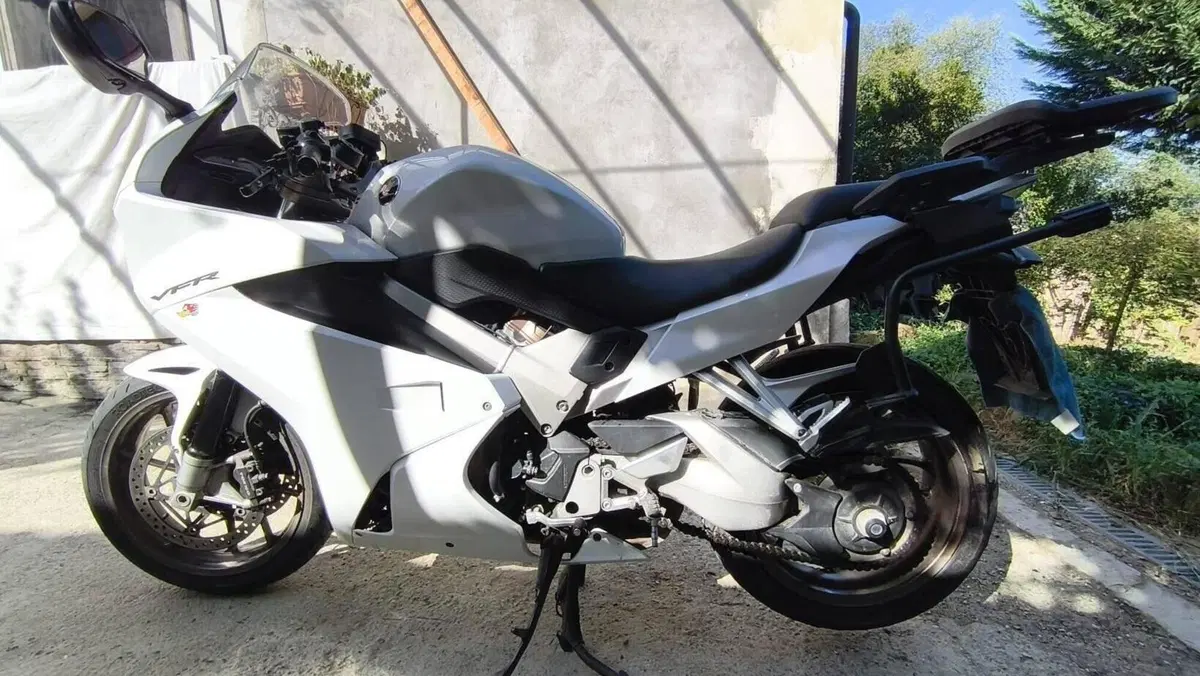 Honda VFR 800 F (2014 - 16)  (6)