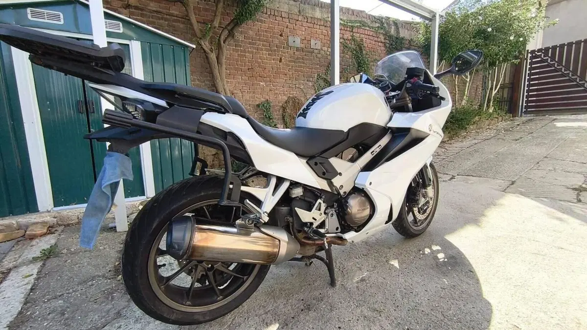 Honda VFR 800 F (2014 - 16)  (8)