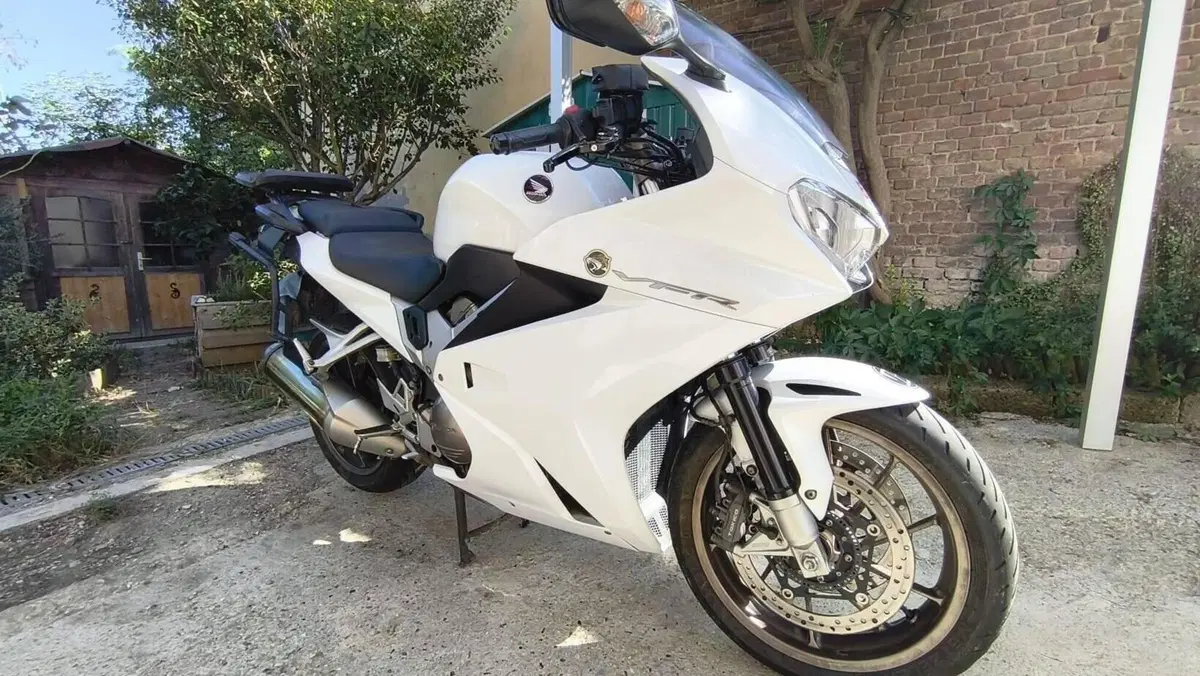 Honda VFR 800 F (2014 - 16)  (9)