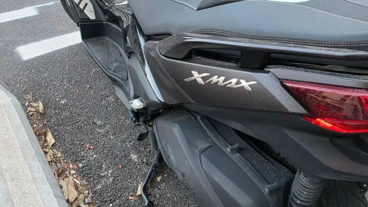 Yamaha X-Max 300 Tech Max (2025 - 26)  (4)