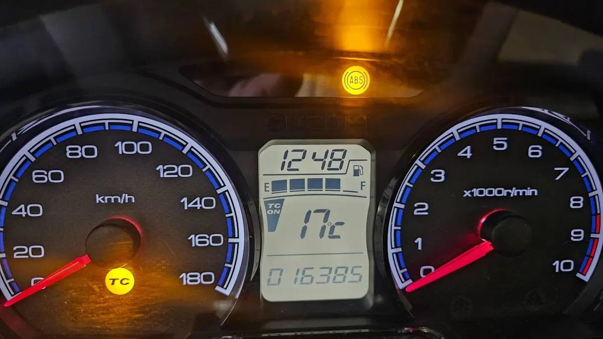 Suzuki Burgman 400 (2022 - 24)  (2)
