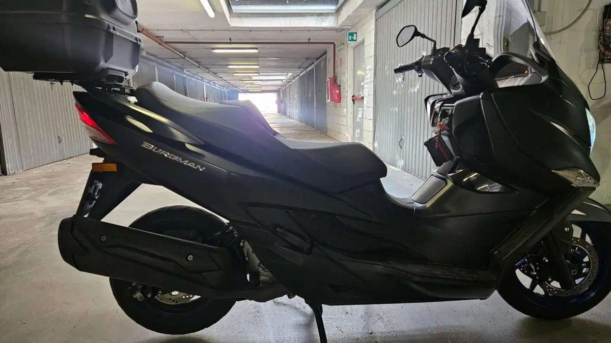 Suzuki Burgman 400 (2022 - 24)  (3)