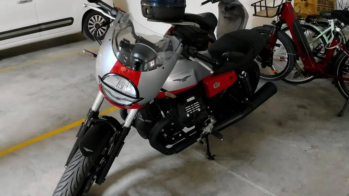 Moto Guzzi V7 Stone Corsa (2023 - 25) 