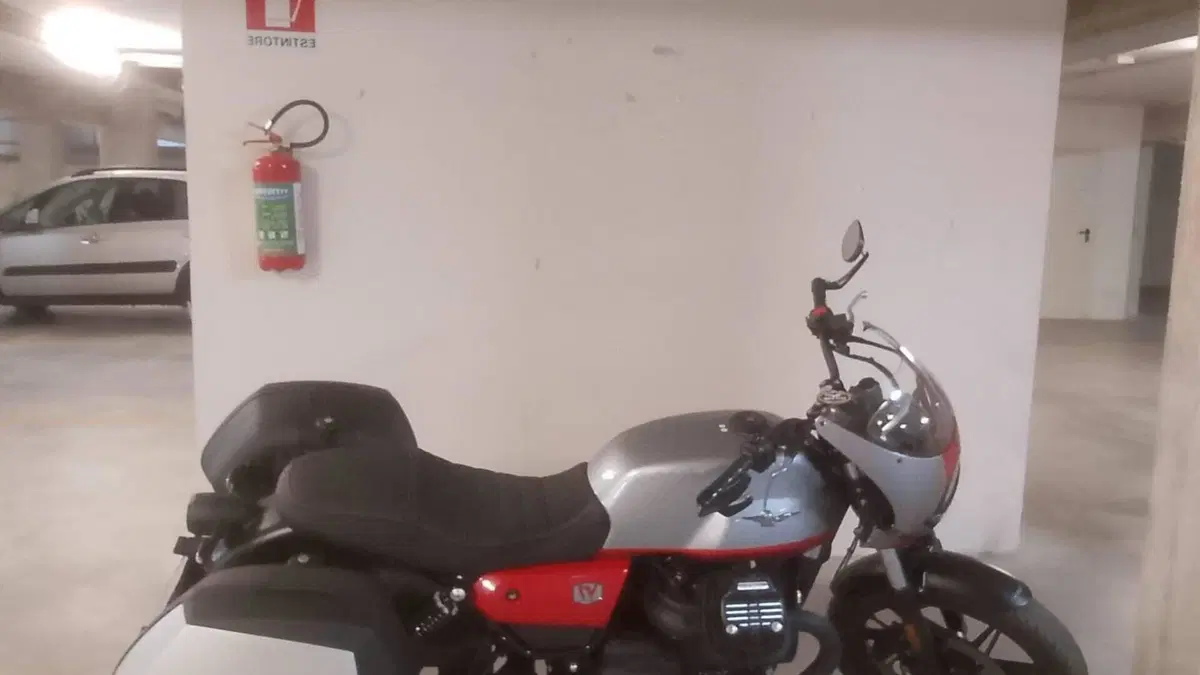 Moto Guzzi V7 Stone Corsa (2023 - 25)  (2)