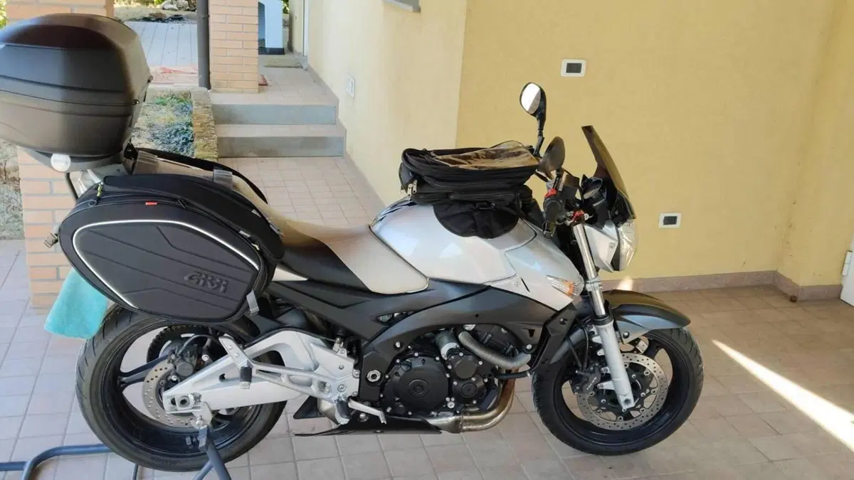 Suzuki GSR 600 (2006 - 11)  (7)