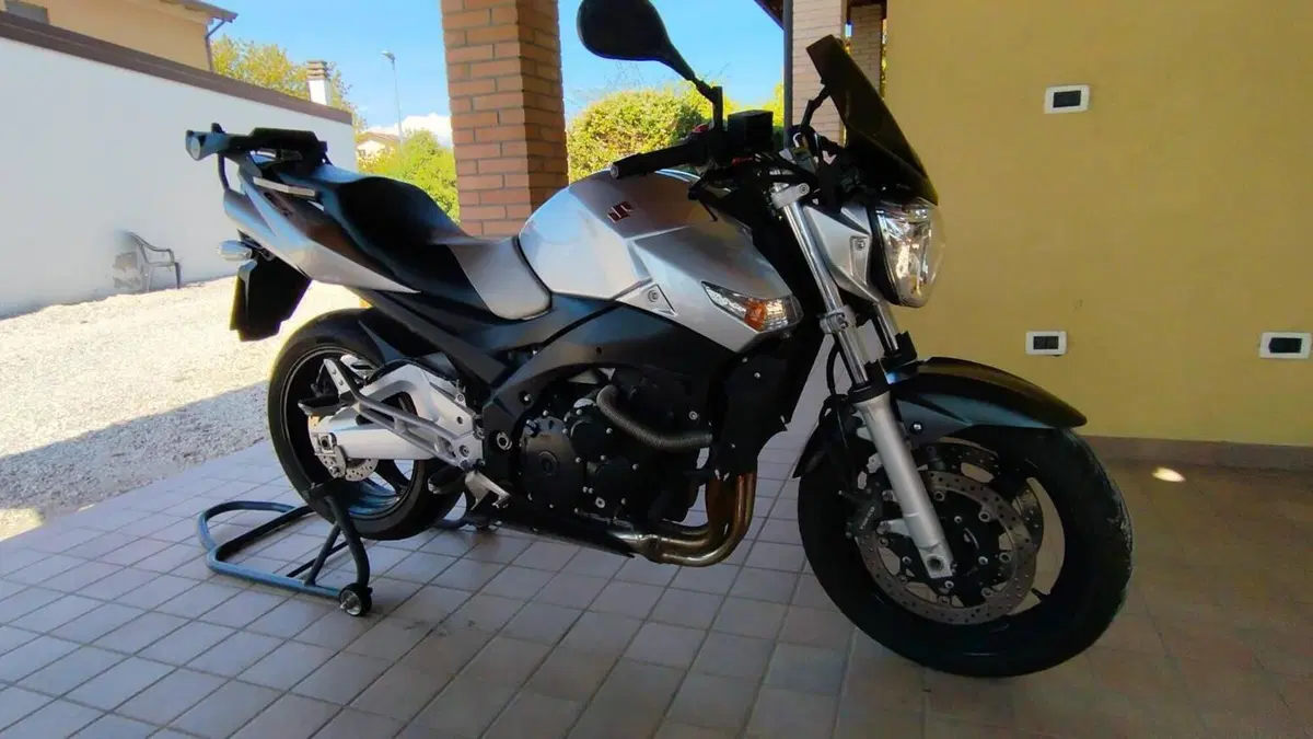 Suzuki GSR 600 (2006 - 11)  (8)