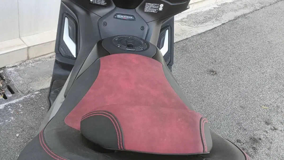 Yamaha T-Max 560 25th Anniversary (2026)  (4)