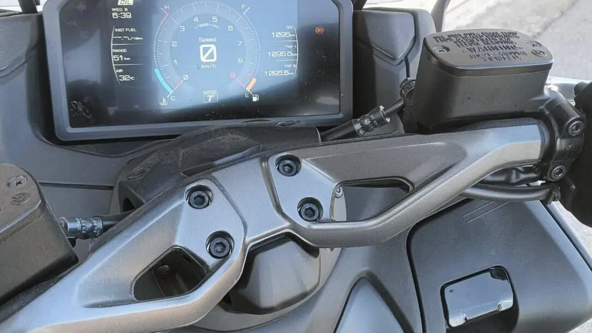 Yamaha T-Max 560 25th Anniversary (2026)  (5)