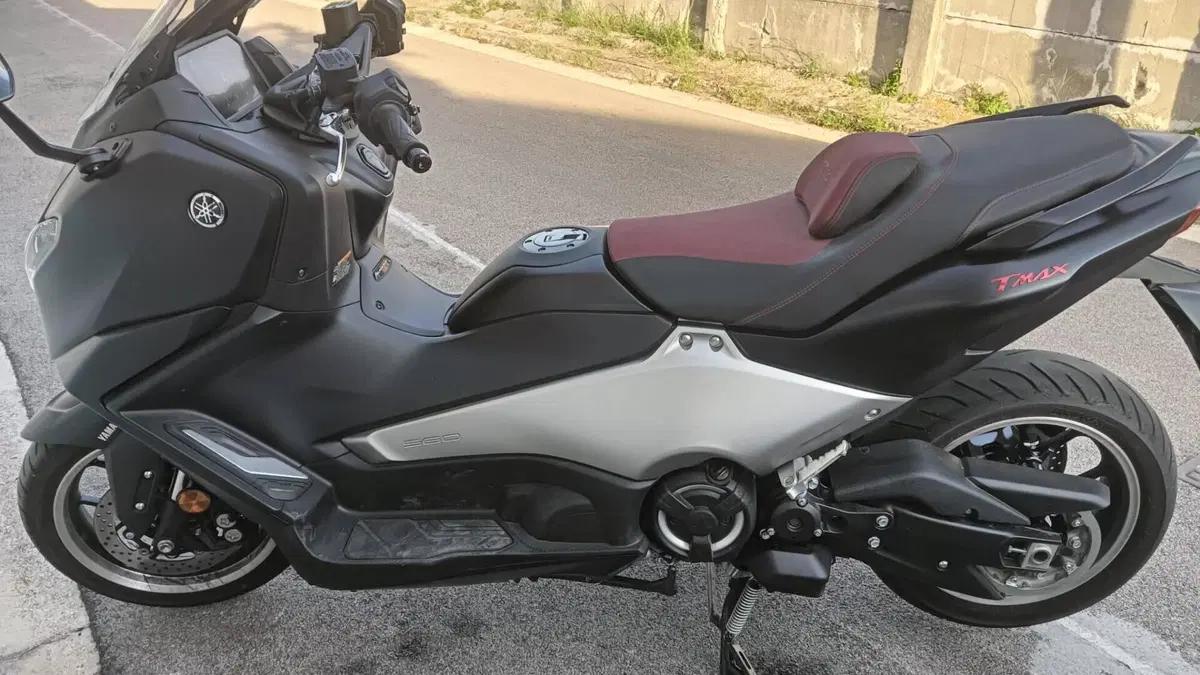 Yamaha T-Max 560 25th Anniversary (2026)  (6)