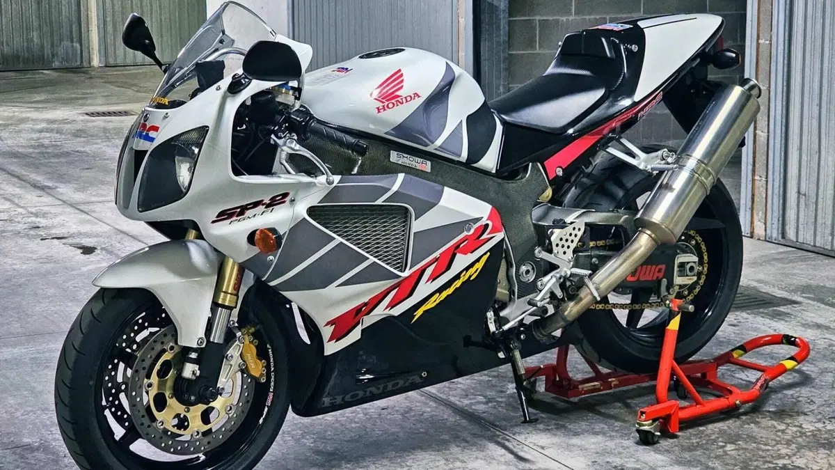 Honda VTR 1000 SP-2 (2002 - 06)  (2)
