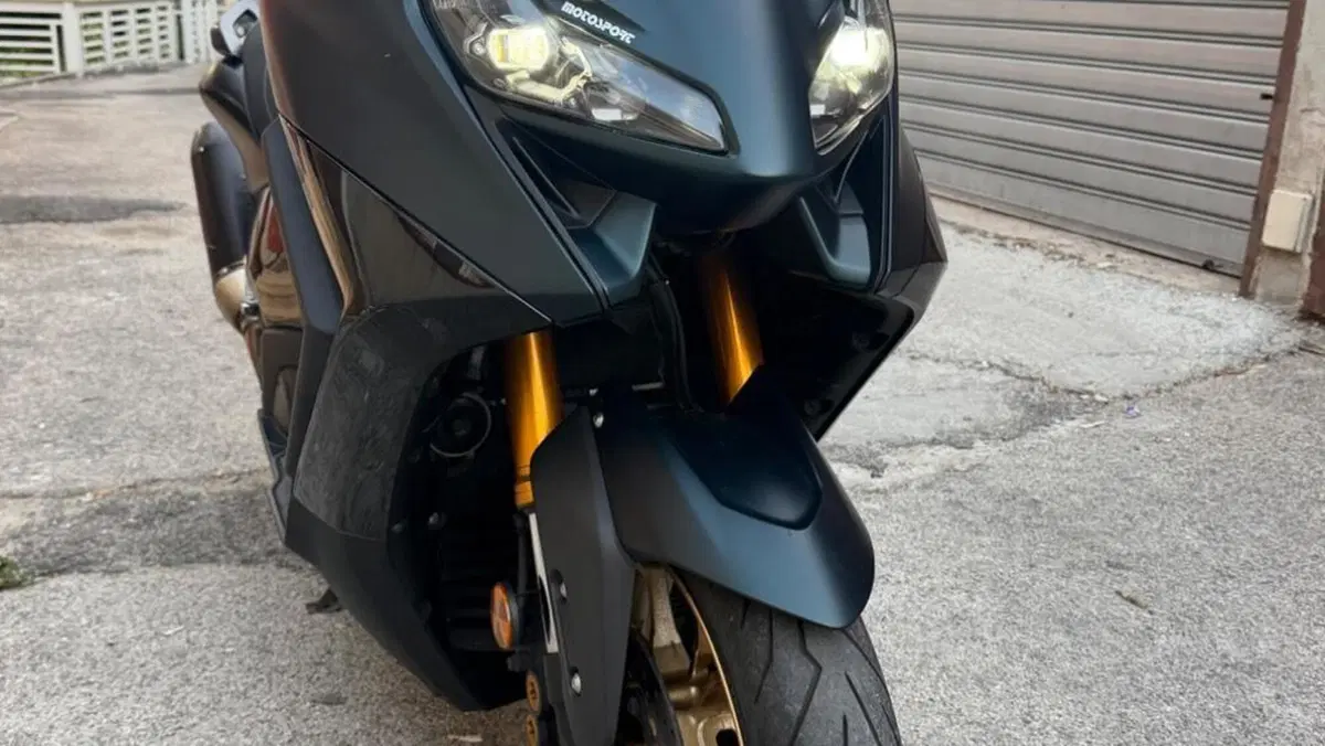 Yamaha T-Max 560 Tech Max (2022 - 24)  (2)