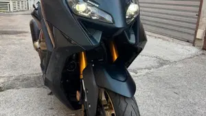 Yamaha T-Max 560 Tech Max (2022 - 24)  (2)