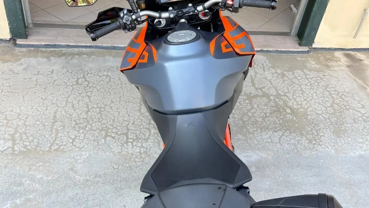 KTM 1290 Super Duke GT (2021 - 25)  (3)
