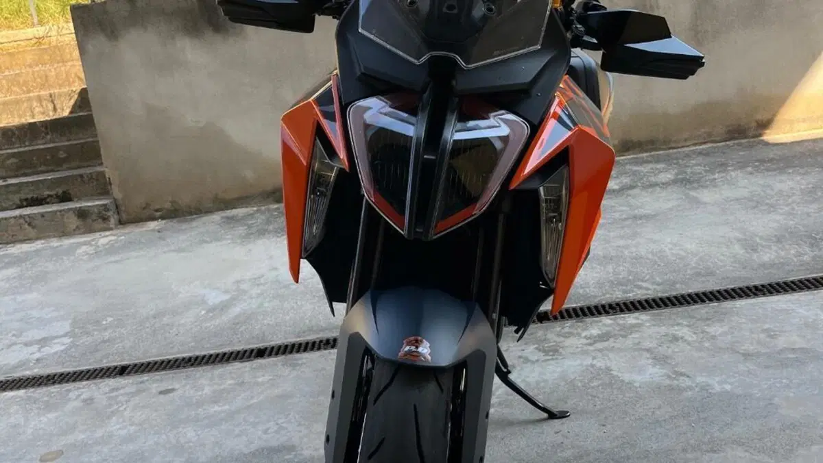 KTM 1290 Super Duke GT (2021 - 25)  (4)
