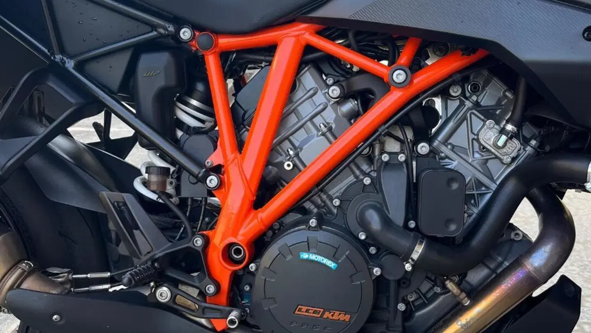 KTM 1290 Super Duke GT (2021 - 25)  (5)