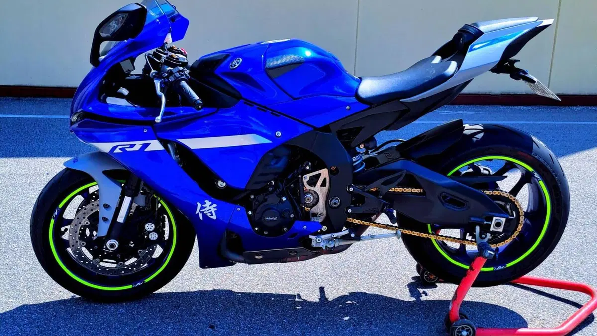 Yamaha YZF R1 (2020 - 25)  (2)