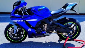 Yamaha YZF R1 (2020 - 25)  (2)