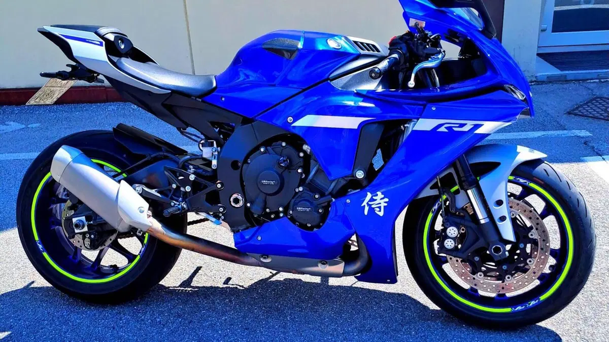 Yamaha YZF R1 (2020 - 25)  (4)