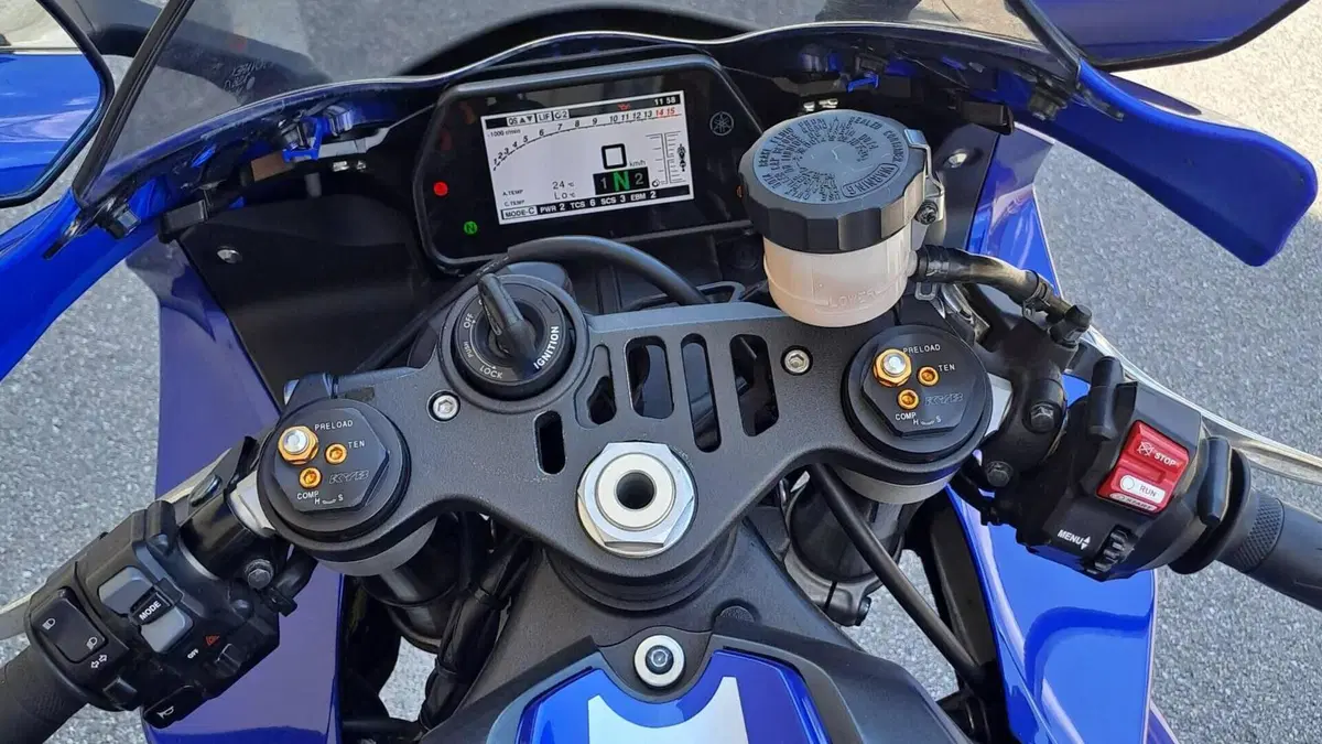 Yamaha YZF R1 (2020 - 25)  (5)