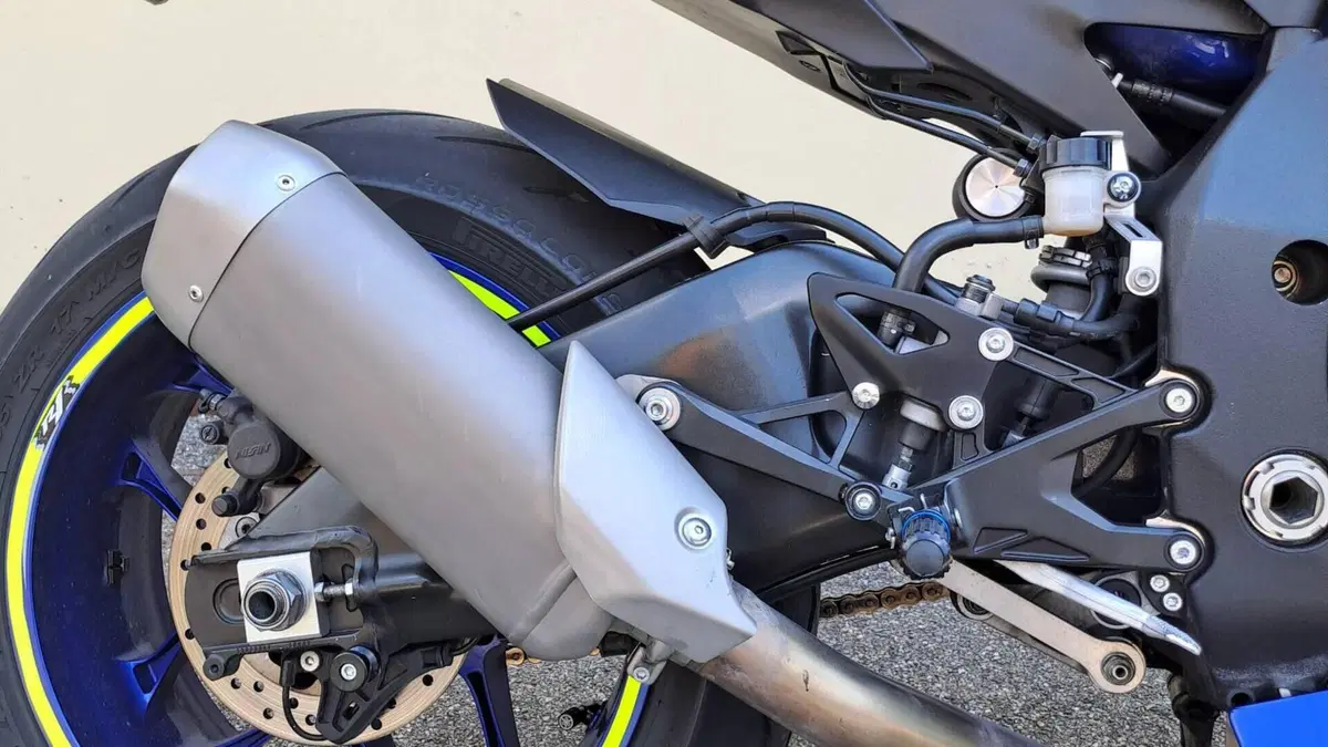 Yamaha YZF R1 (2020 - 25)  (7)