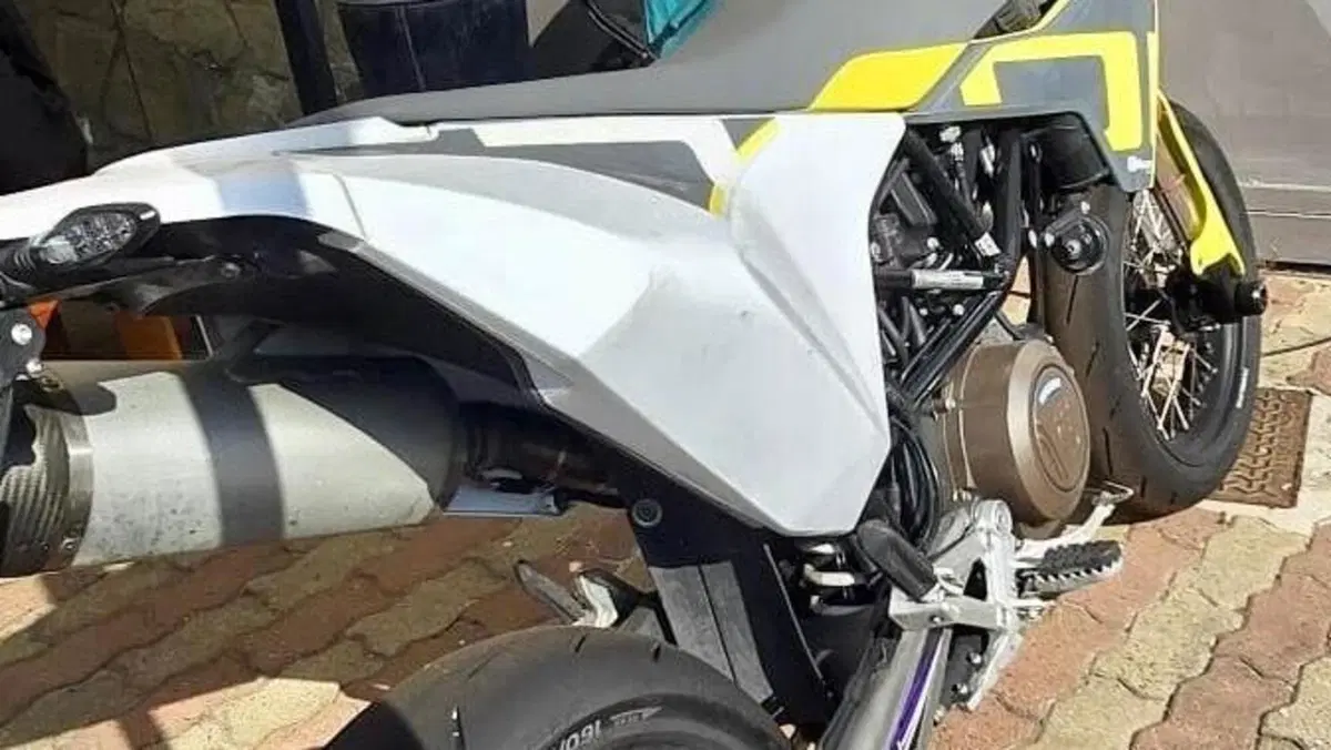 Husqvarna 701 Supermoto (2020)  (3)