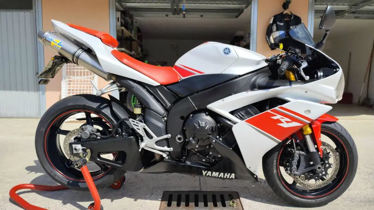 Yamaha YZF R1 (2007 - 08)  (2)