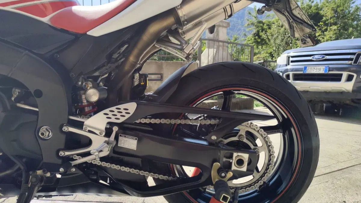 Yamaha YZF R1 (2007 - 08)  (6)
