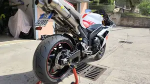 Yamaha YZF R1 (2007 - 08)  (9)