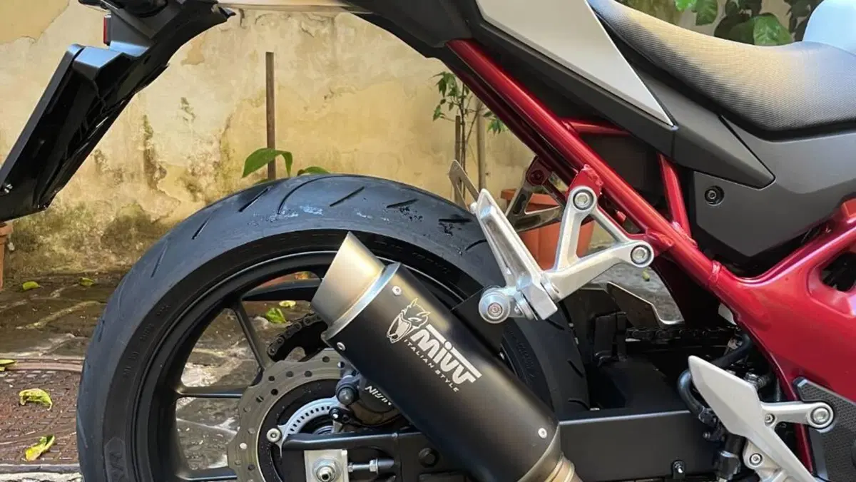 Honda CB 750 Hornet (2023 - 24)  (4)