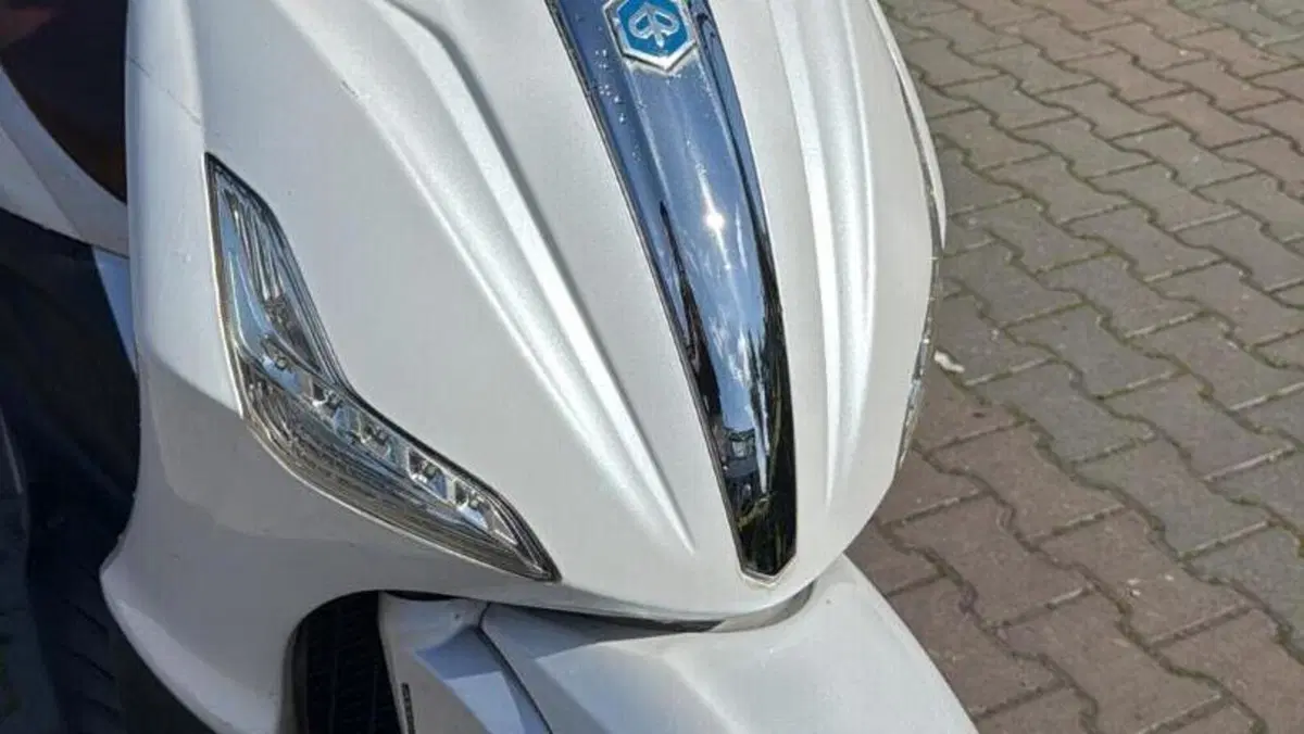 Piaggio Beverly 300 i.e. ABS-ASR (2016 - 20)  (2)
