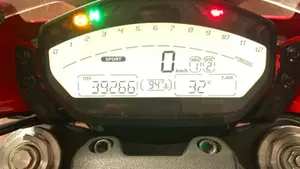 Ducati Monster 821 Stripe ABS (2015 - 17)  (7)