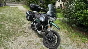 Moto Guzzi V85 TT Centenario (2021 - 22) 