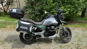 Moto Guzzi V85 TT Centenario (2021 - 22)  (2)
