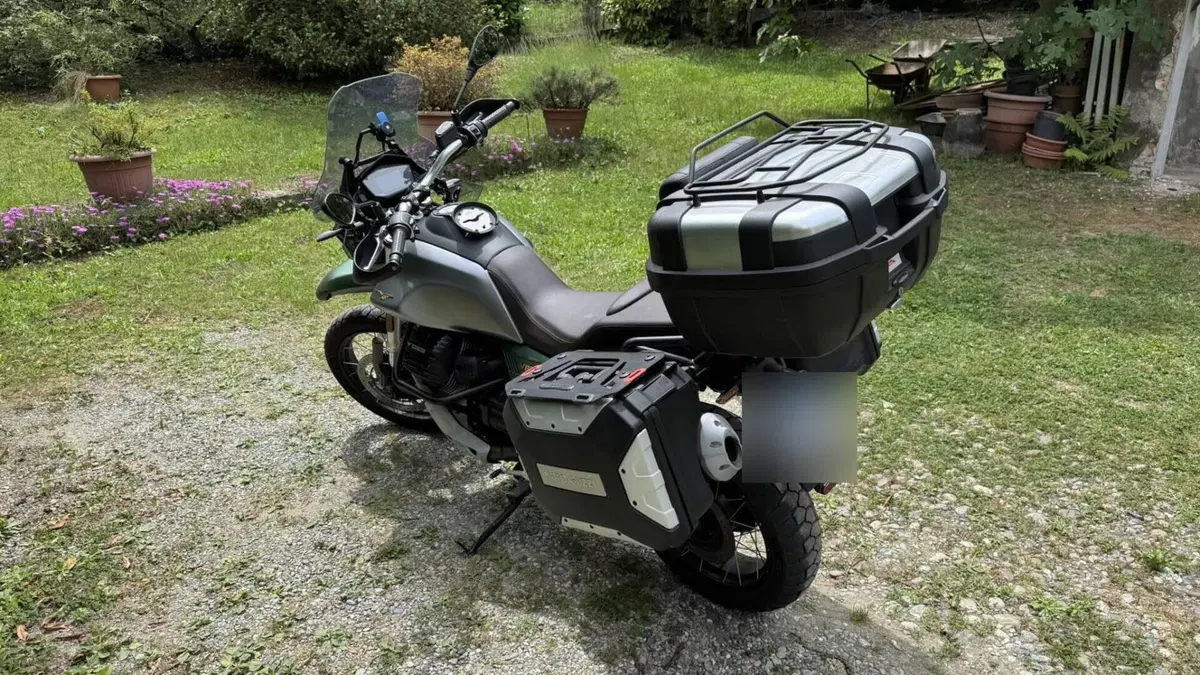 Moto Guzzi V85 TT Centenario (2021 - 22)  (3)