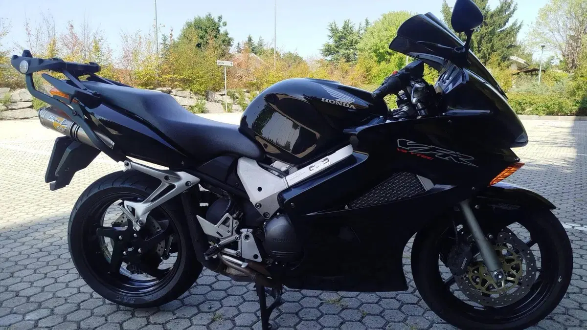 Honda VFR 800 (2002 - 05)  (10)