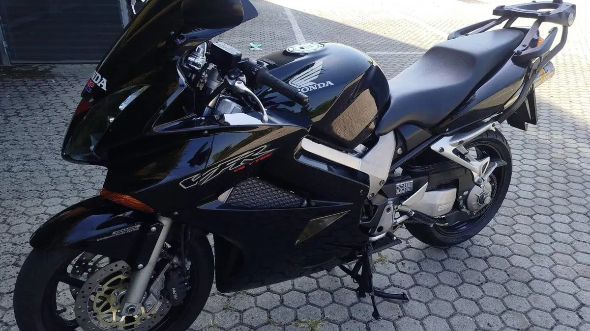 Honda VFR 800 (2002 - 05)  (9)
