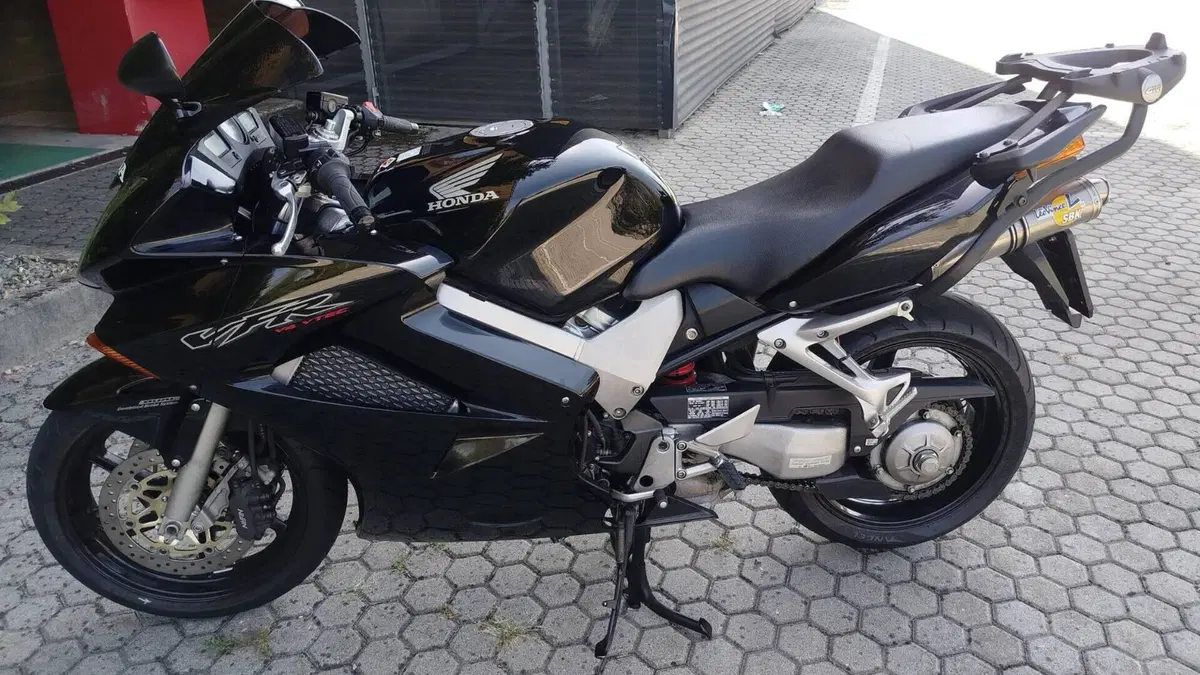 Honda VFR 800 (2002 - 05)  (4)