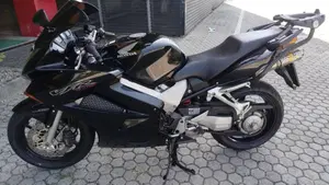 Honda VFR 800 (2002 - 05)  (4)