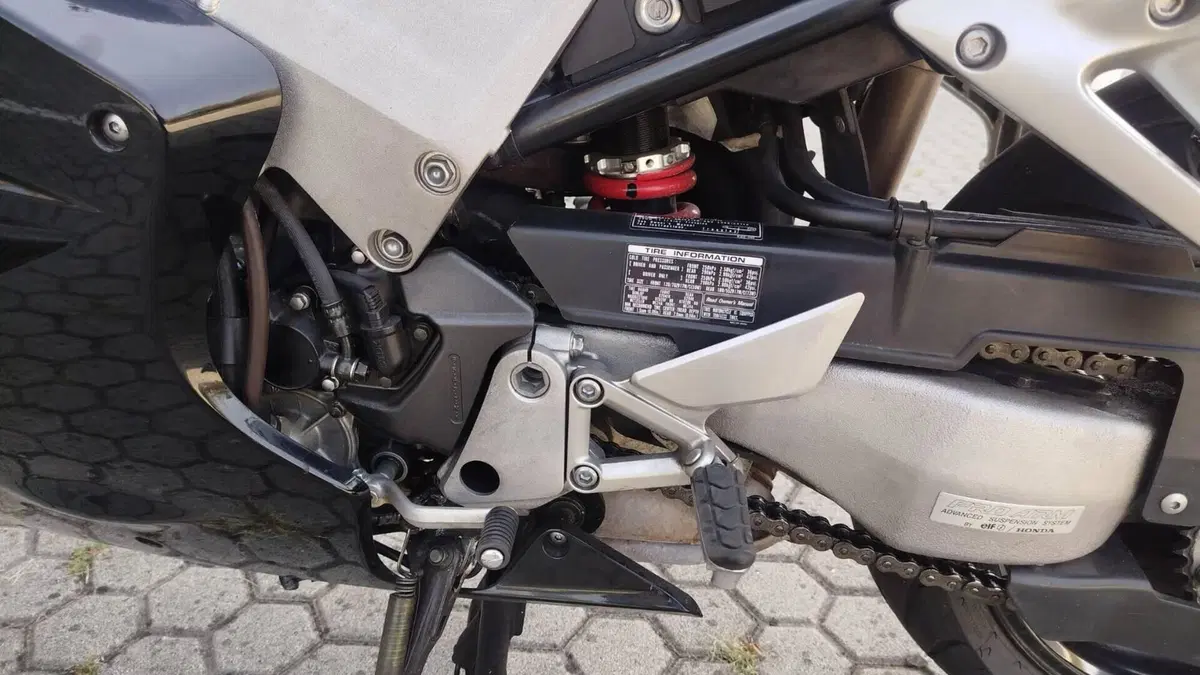 Honda VFR 800 (2002 - 05)  (7)