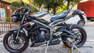 Triumph Street Triple RS (2020 - 22)  (3)